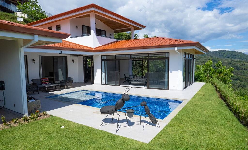 a stunning 3b/2ba