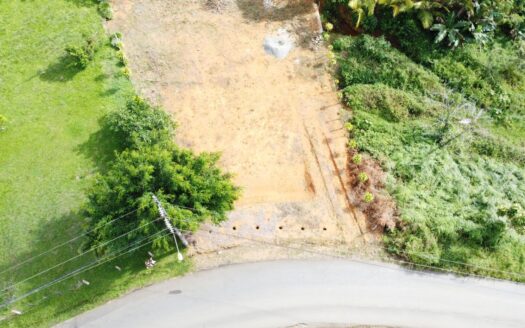 Spacious lot in Miravalles with easy access and all services.