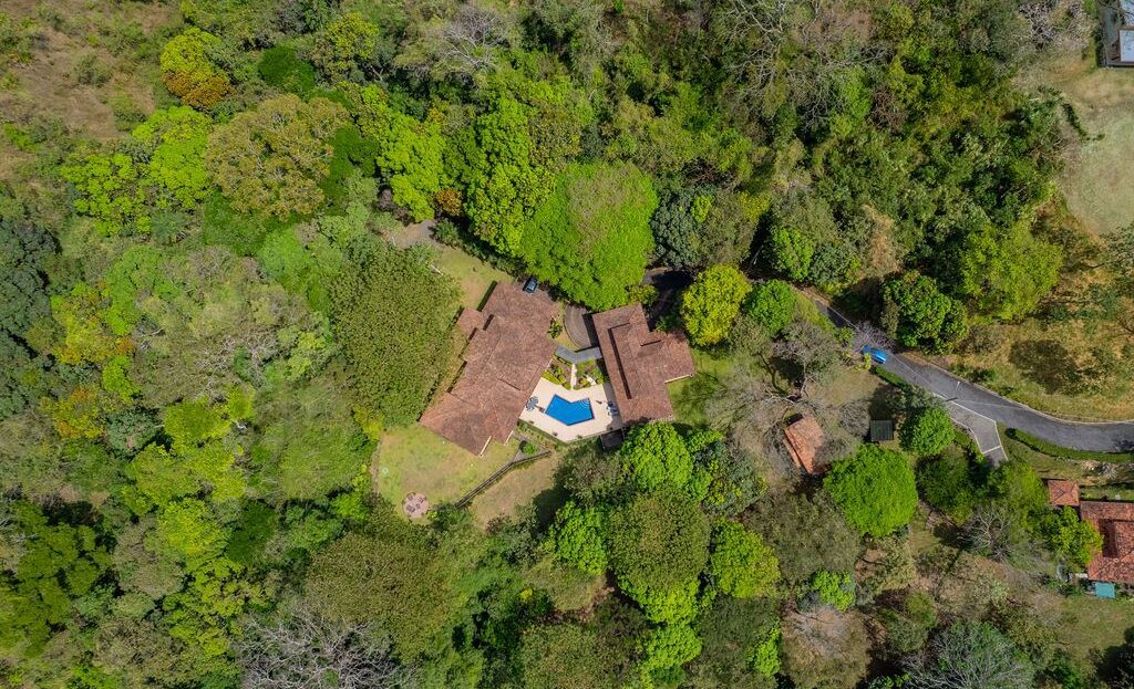 Turnkey! Villa Pure Bliss in Hacienda Atenas on 5 acres - with guest house & guest studio