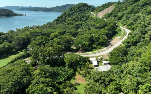 Spacious Lot with House, Pool & River Access in Bahía Gigante, Paquera