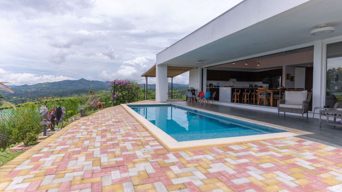 Ultra Modern home with AMAZING views of Atenas & San Jose in private community