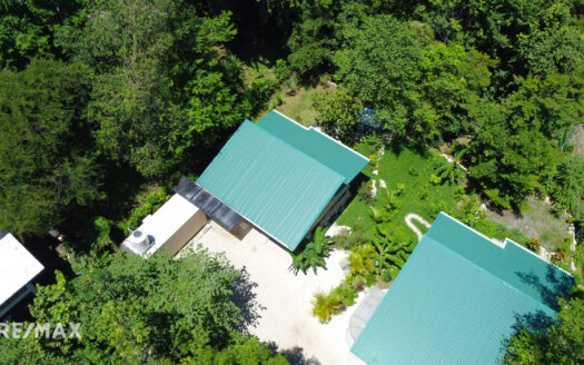 Rio Mar: 1-Bedroom Home with Container Apartment – Steps from La Boca de Nosara