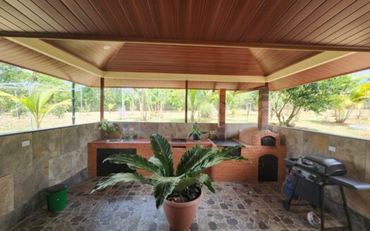 Your private and well maintained traditional hobby farm.