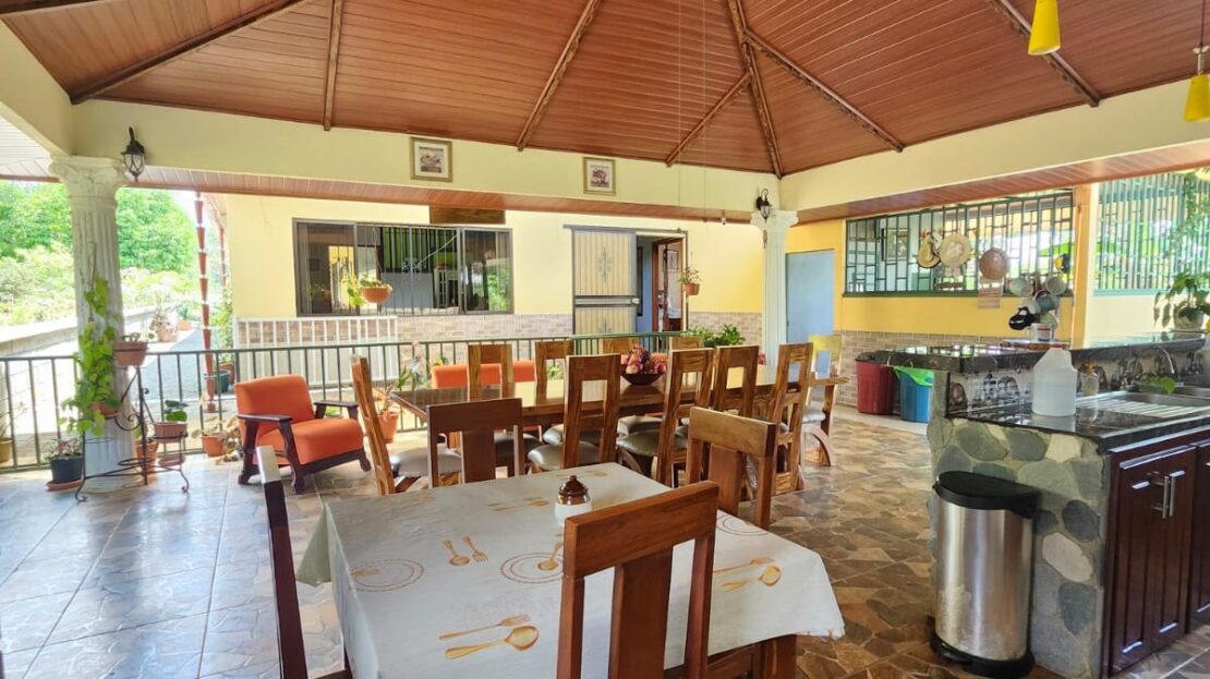 Your private and well maintained traditional hobby farm.