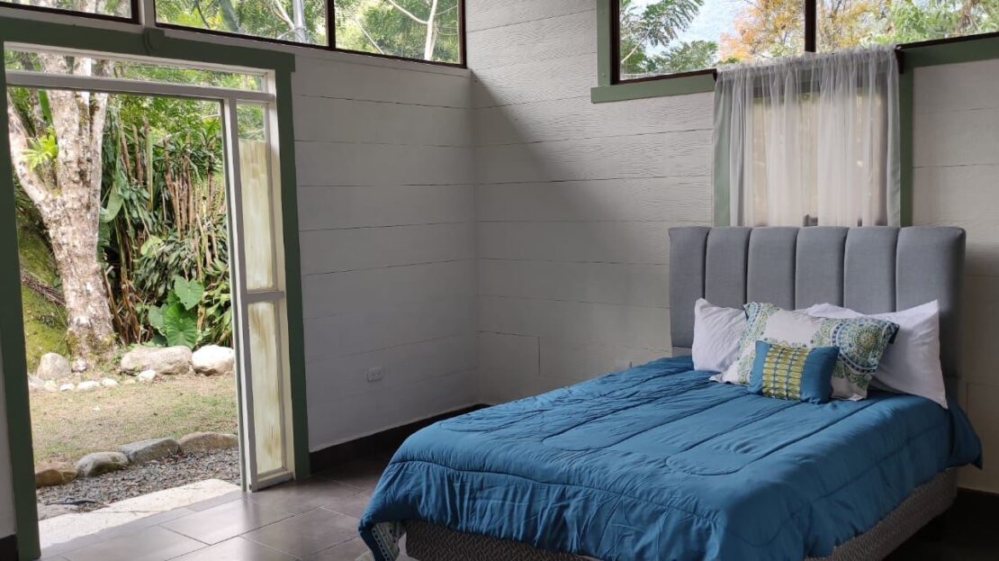 Natural mountain home in heart of San Gerardo de Rivas.