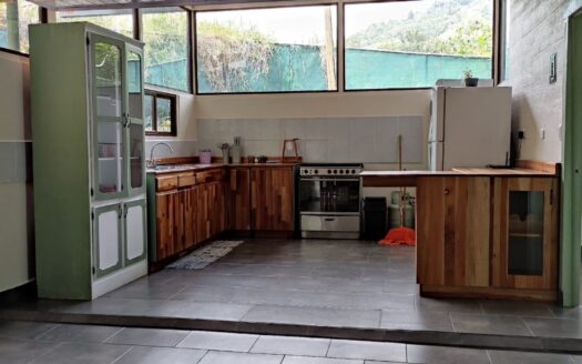 Natural mountain home in heart of San Gerardo de Rivas.