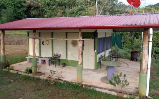 Cabin tucked away in mountain foothills of Perez Zeledon, Costa Rica