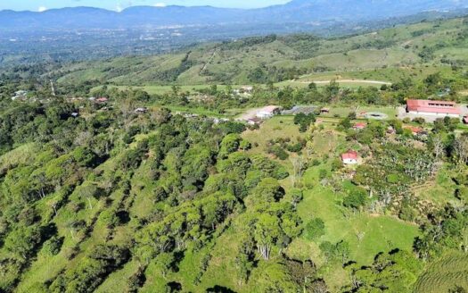 LOT FOR SALE IN SANTA ELENA NEAR RISE, WITH CREEK (4,75 ACRES)