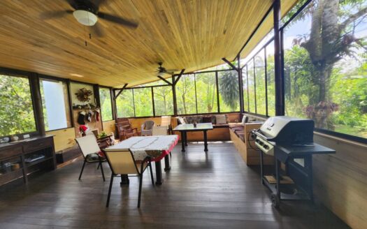 Riverside 3-Bedroom Home with Guest Cabin and Lush Gardens in Pueblo Nuevo, Pérez Zeledón