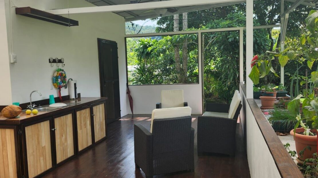 Riverside 3-Bedroom Home with Guest Cabin and Lush Gardens in Pueblo Nuevo