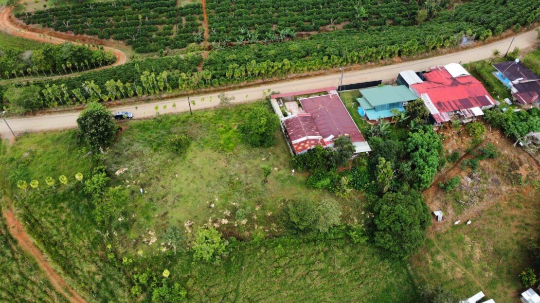 For Sale - 1752 M² Lot In Santa Elena