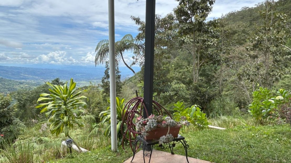 Peaceful Modern House for Sale in La ESE