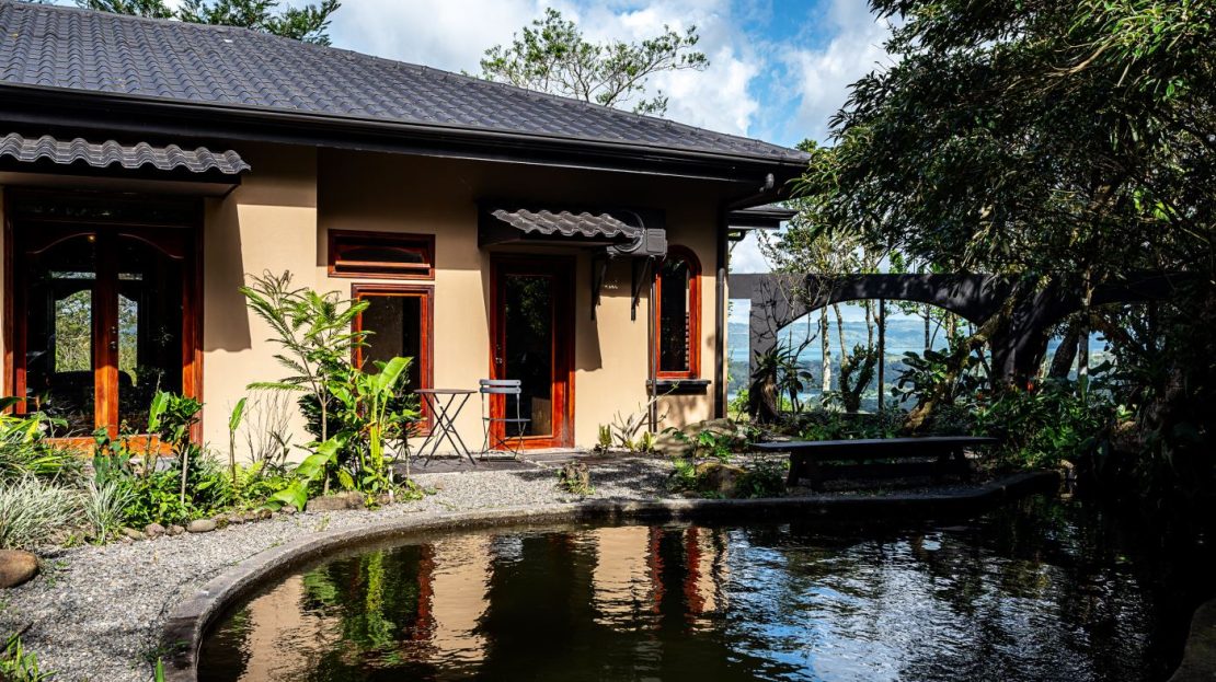 LUXURY LAKE VIEW HOME
