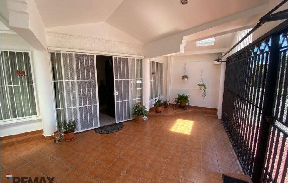 Beautiful House for sale in La Giralda