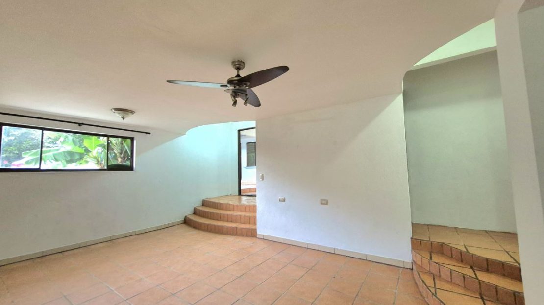 PRIME LOCATION The best investment in Atenas:Two independent properties