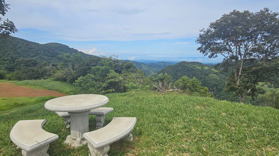 Valley & Waterfall Views – Natural Hills