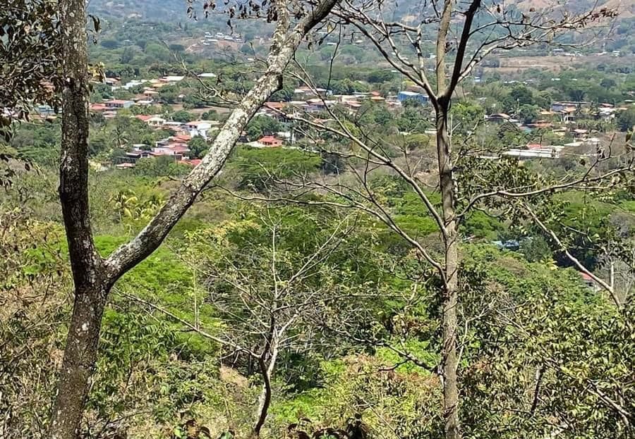 Lot available 5 minutes from Atenas center in private community with views in Atenas