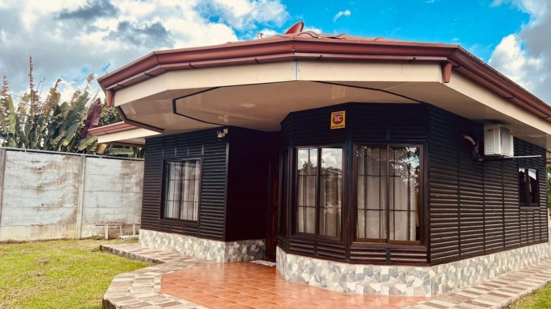 Turn key Airbnb villa 15 minutes from la fortuna center in Arenal Costa Rica for Sale