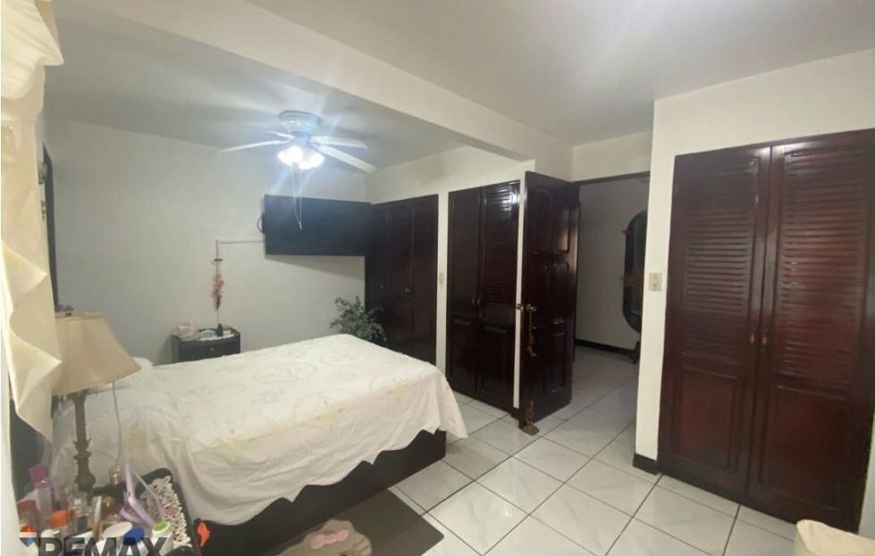 10 minutes from downtown and the airport