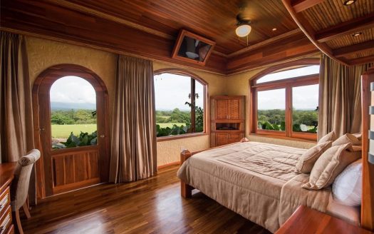 Exquisite Arenal Hills Villa: Volcano Views, Private Pool, Gated Community near La Fortuna, Costa Rica