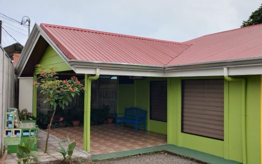 Turn Key Family Estate / Air BnB Rental Estate in la fortuna Center, walking distance to all