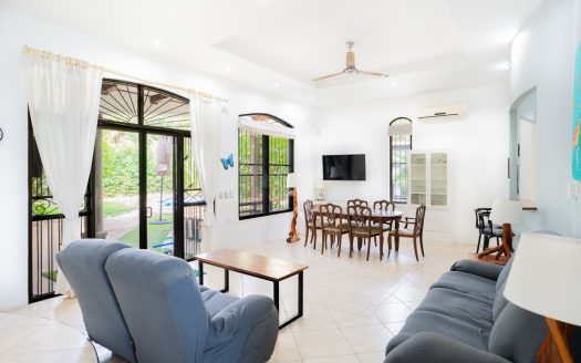 Casa Mariposa, Beautiful Tropical Family Home!