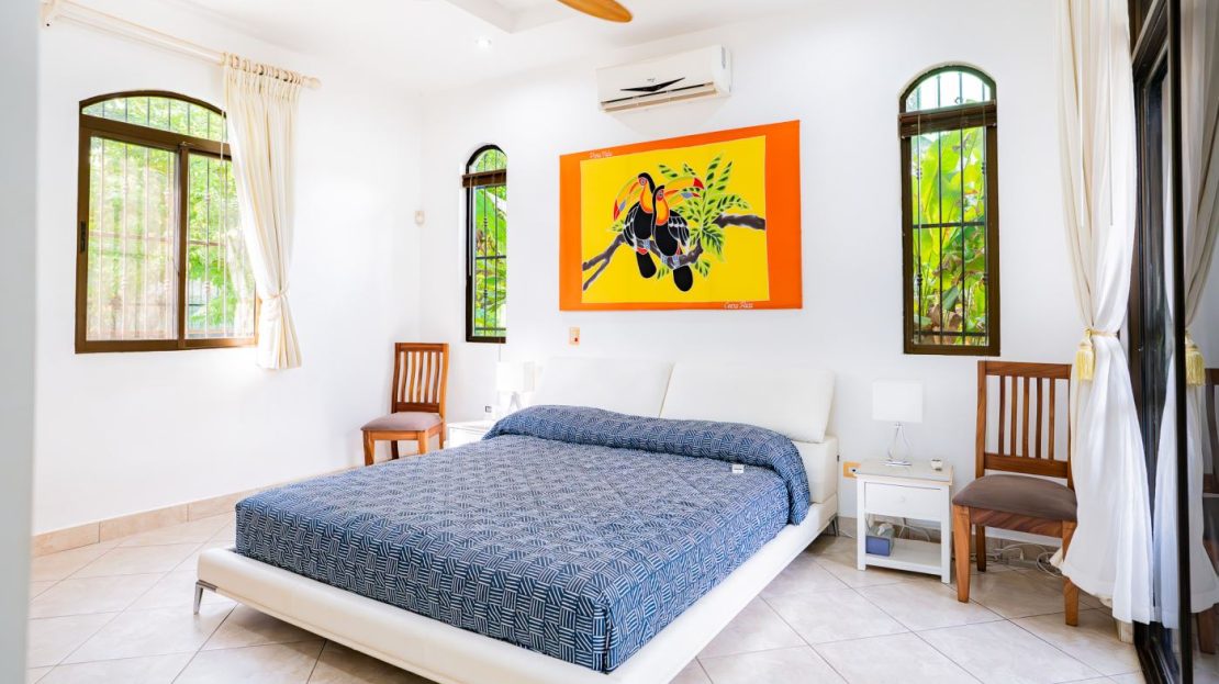 Beautiful Tropical Family Home!