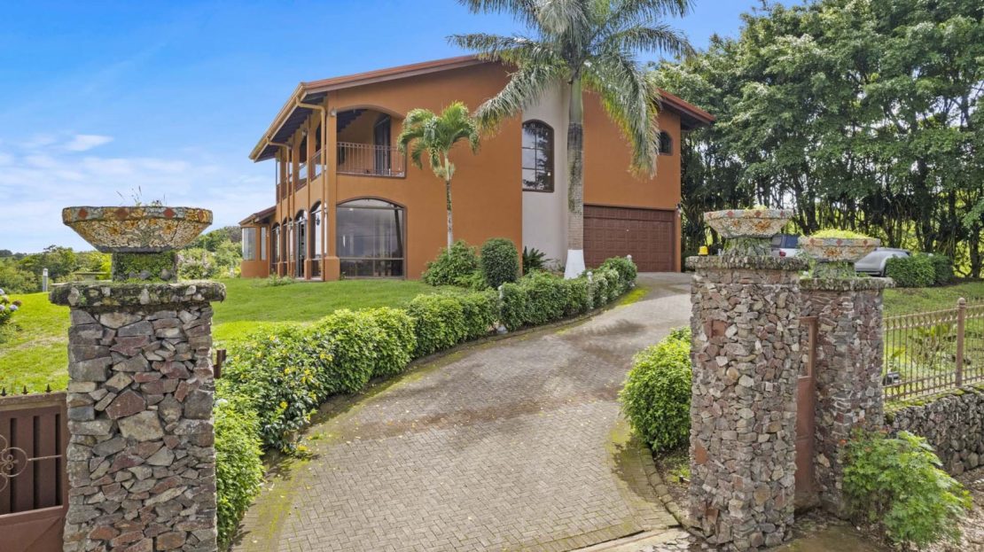 Refined Estate Living in Parcelas de Monseñor - Privacy