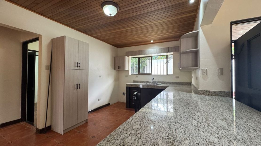 House for rent Grecia downtown