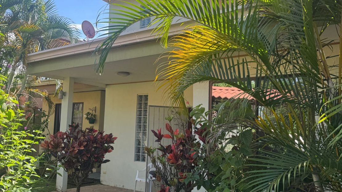 Costa Rica – $1