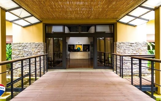 Luxury Living Acqua condo
