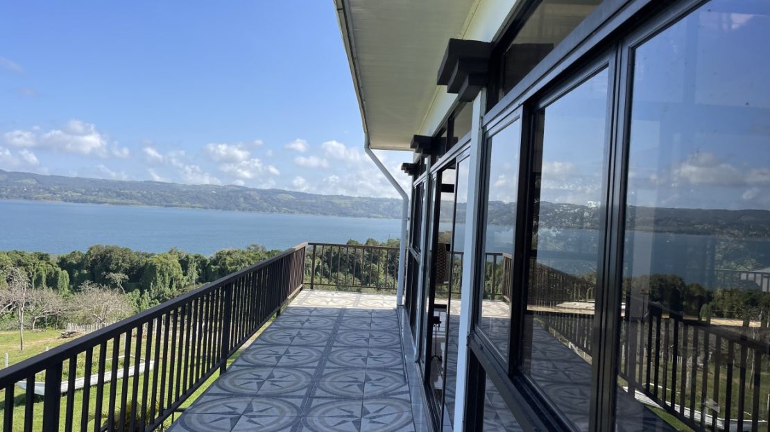 lake Arenal Country home
