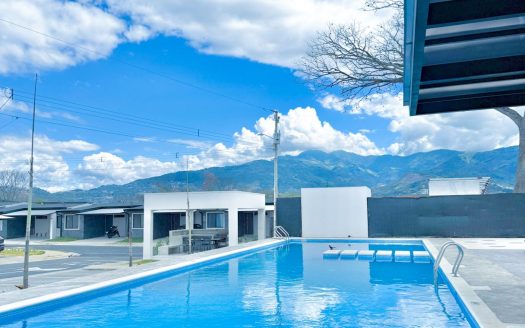 House for Sale – Robles de Lindora Condominium, Santa Ana