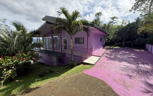 La Casa Soñada, Charming Home in Tronadora Costa Rica for Sale near Lake Arenal with Stunning View of Lake Arenal