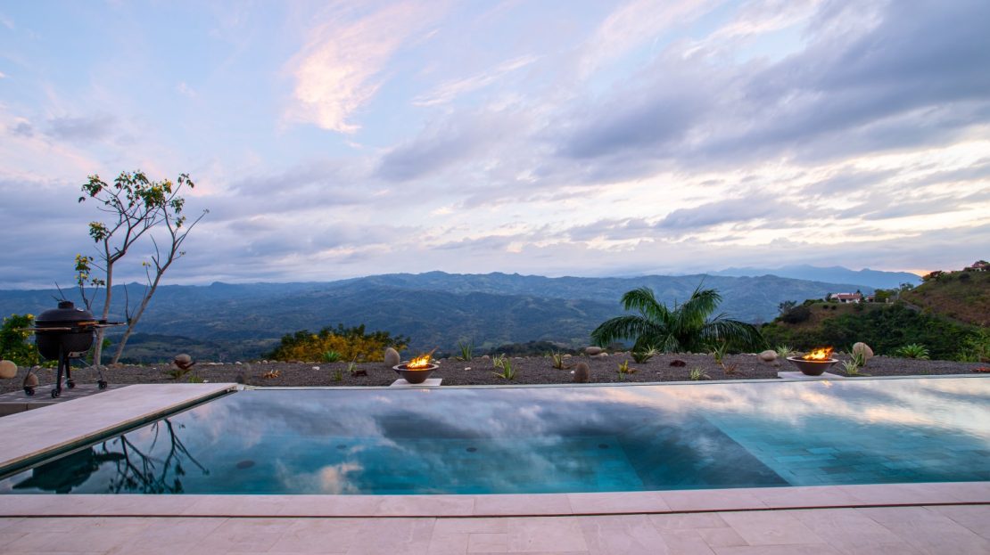 Welcome to Lomas Del Paraiso Lot 17