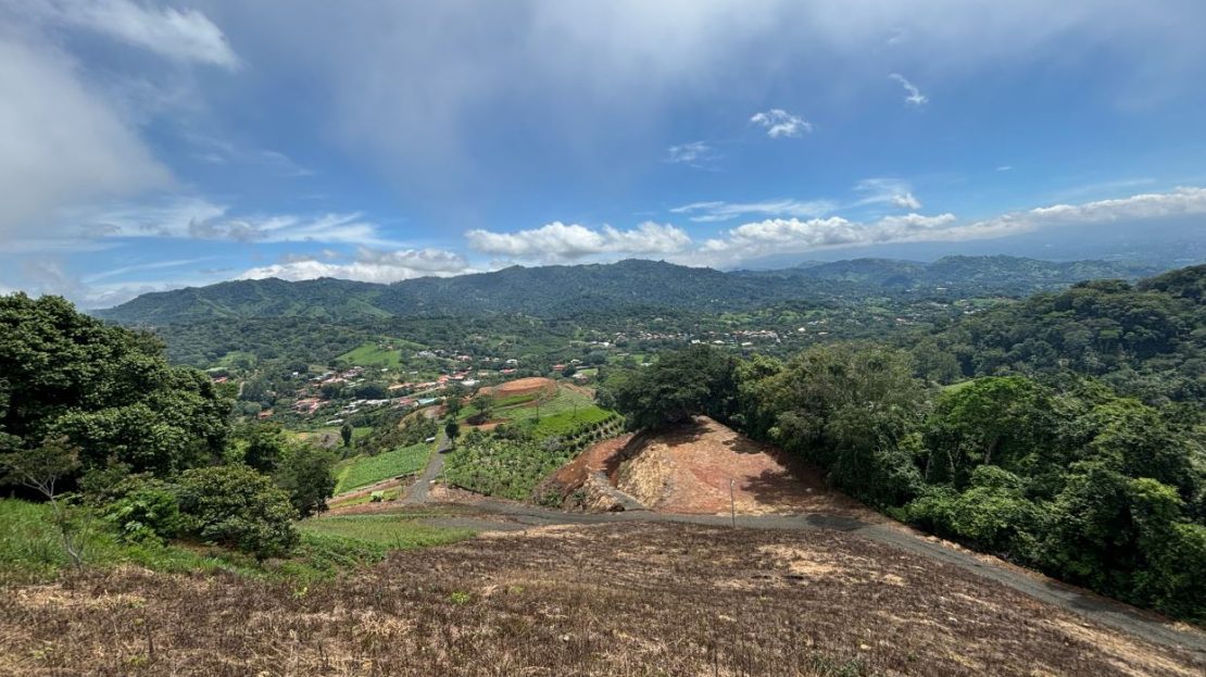 Very unique lots 7000m2+ with all services and amazing views in private community