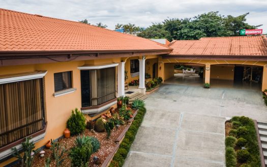 COMMERCIAL HOUSE FOR SALE IN ALAJUELA