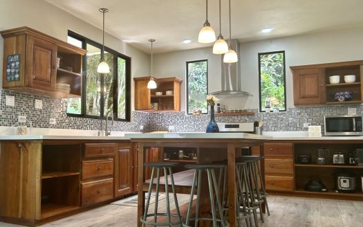 Elegant and Modern Fully Furnished Four-Bedroom Home in Tronadora Lake Arenal