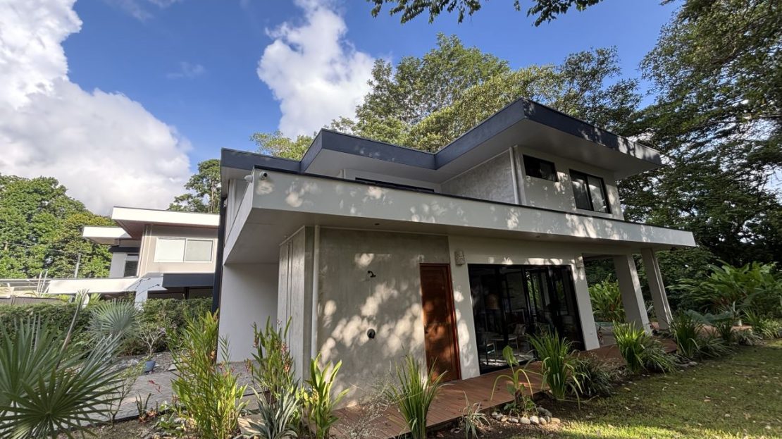 Reconnect in Style: Luxury Jungle Home in the Heart of Uvita - financing available!