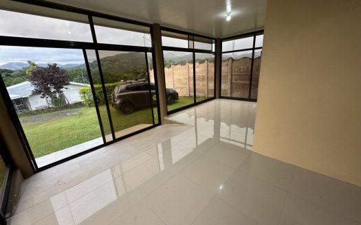 Casa Peninsula for Sale in Tronadora Costa Rica near Lake Arenal