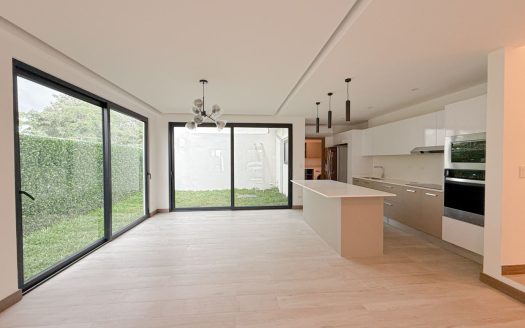 Brand-New House for Rent in Santa Ana – Move Into an Exclusive Gated Community