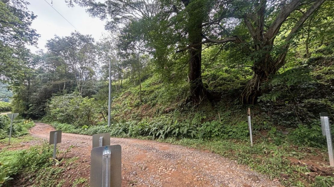 Farm like property with 2 homes near stream in Desmonte