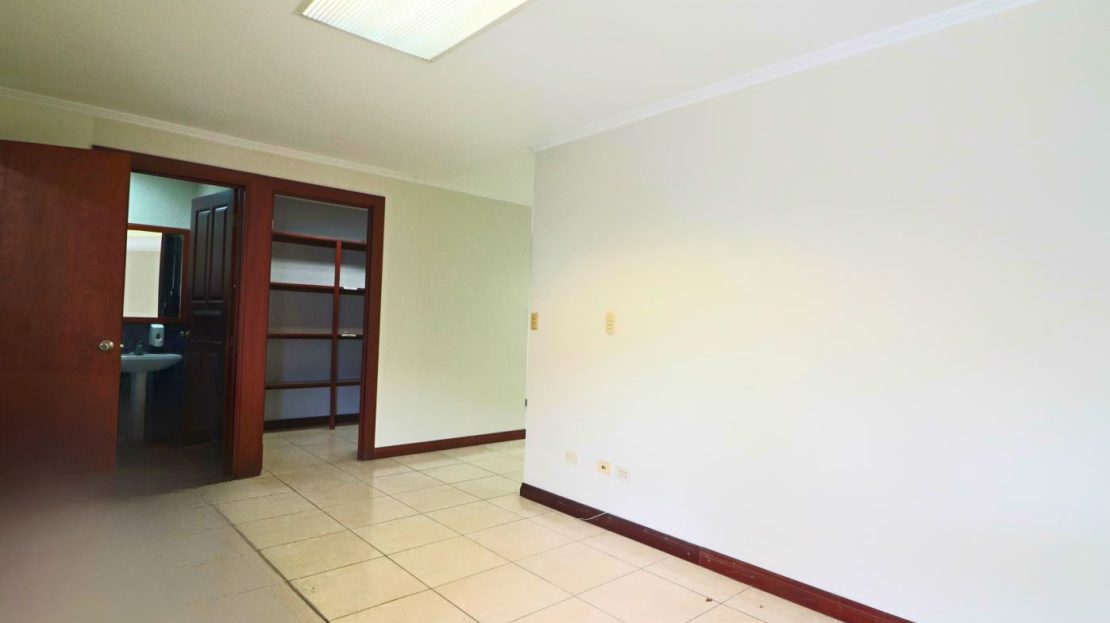 For Rent-Commercial property in la Uruca-VH