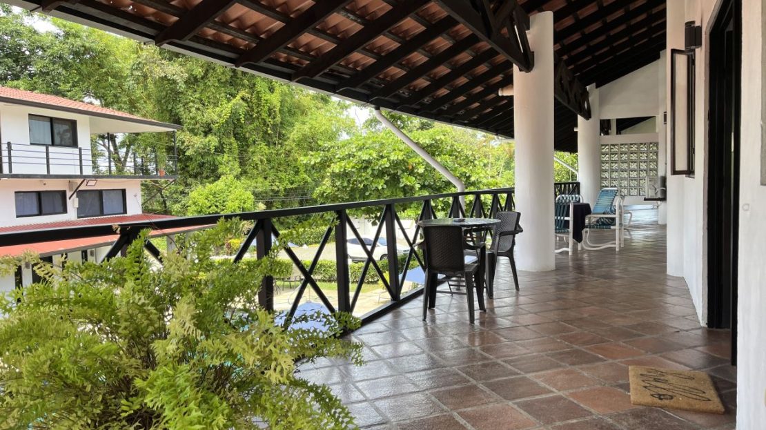Top-Floor Retreat in Manuel Antonio: Spacious 2-Bedroom Penthouse with Stunning Pool Views and Prime Location!