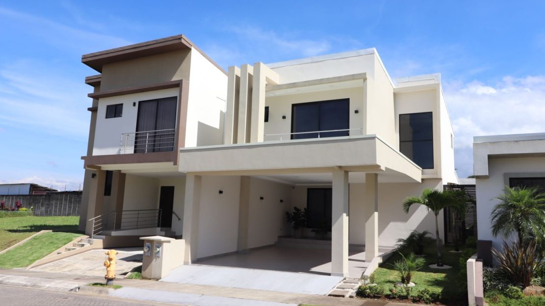 HOUSE FOR SALE in Santa Emilia Condominium