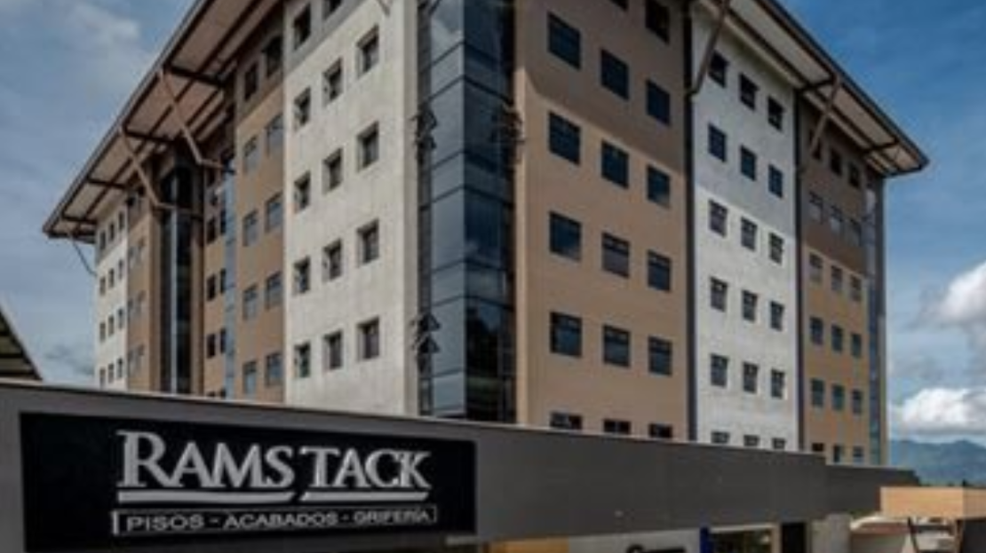 Momentum Pinares Curridabat