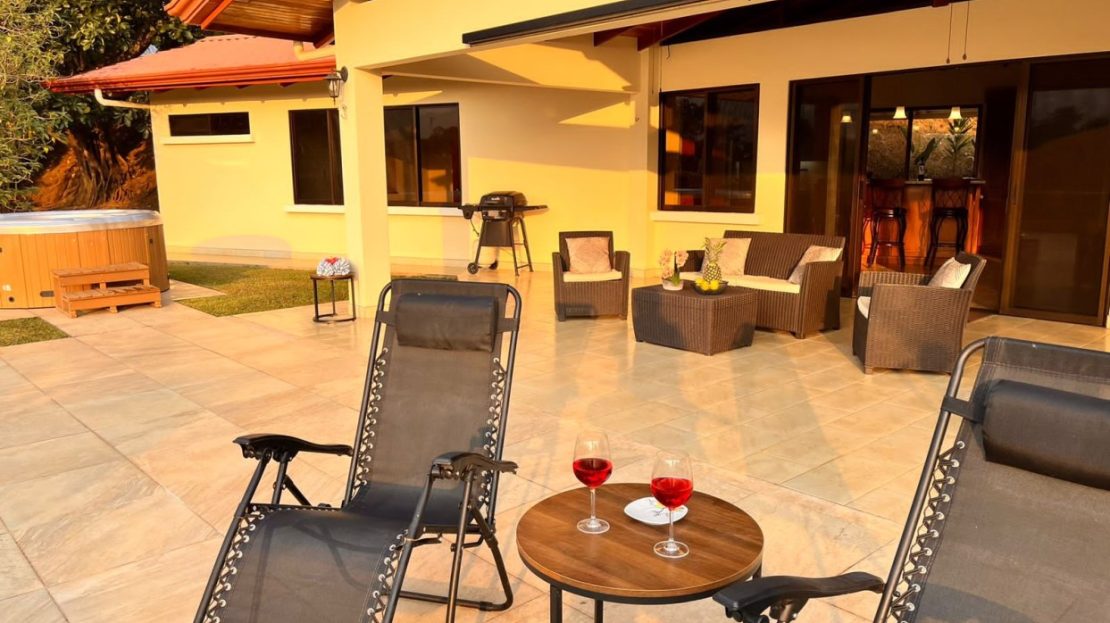 Lovely home in gated Roca Verde community