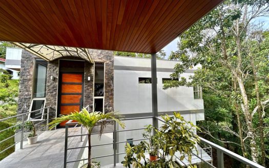 Architectural Elegance in Rainbow Bay Lake Arenal – Contemporary Luxury with Lake Access & Rental income