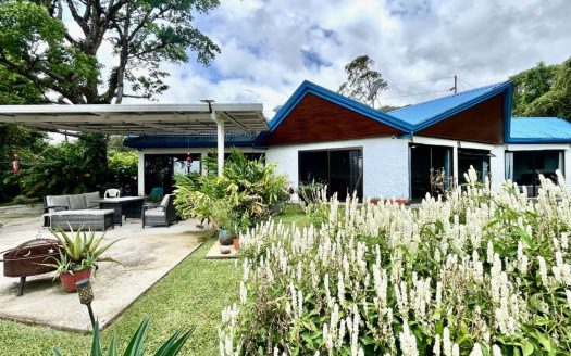 Peaceful Lakeview Home in a Lush Garden in Nuevo Arenal