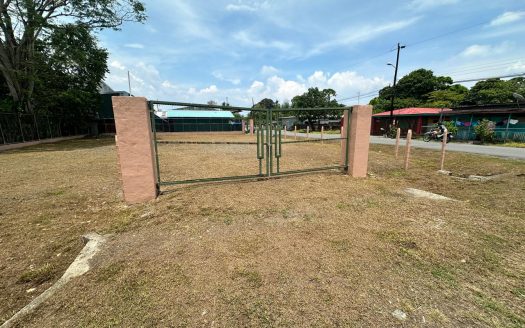 Downtown Puerto Jiménez Lot | Walk to restaurants, grocery, waterfront and airport!